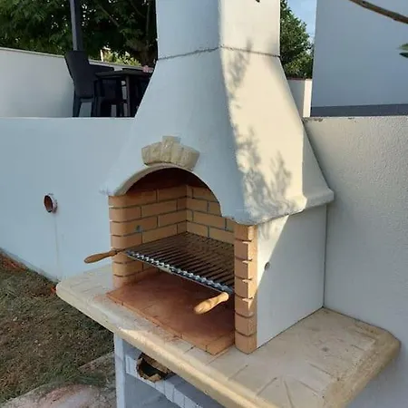 Lovely 2 Bedroom In 300m From The Apartmán Maslenica