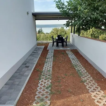 Lovely 2 Bedroom In 300m From The * Maslenica