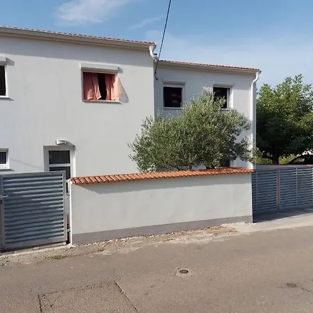 Lovely 2 Bedroom In 300m From The Apartmán Maslenica