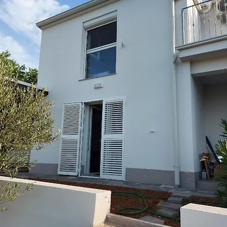 Apartmán Lovely 2 Bedroom In 300m From The *