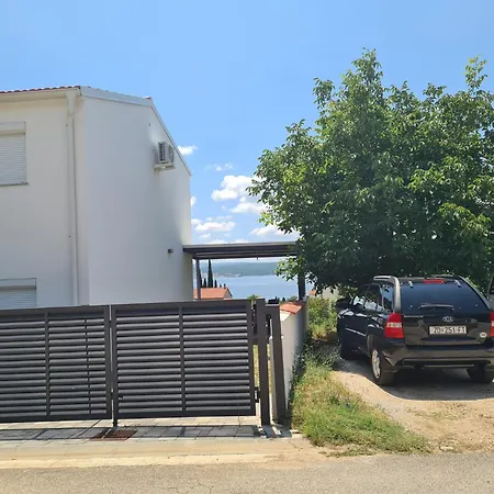 Lovely 2 Bedroom In 300m From The Apartmán Maslenica